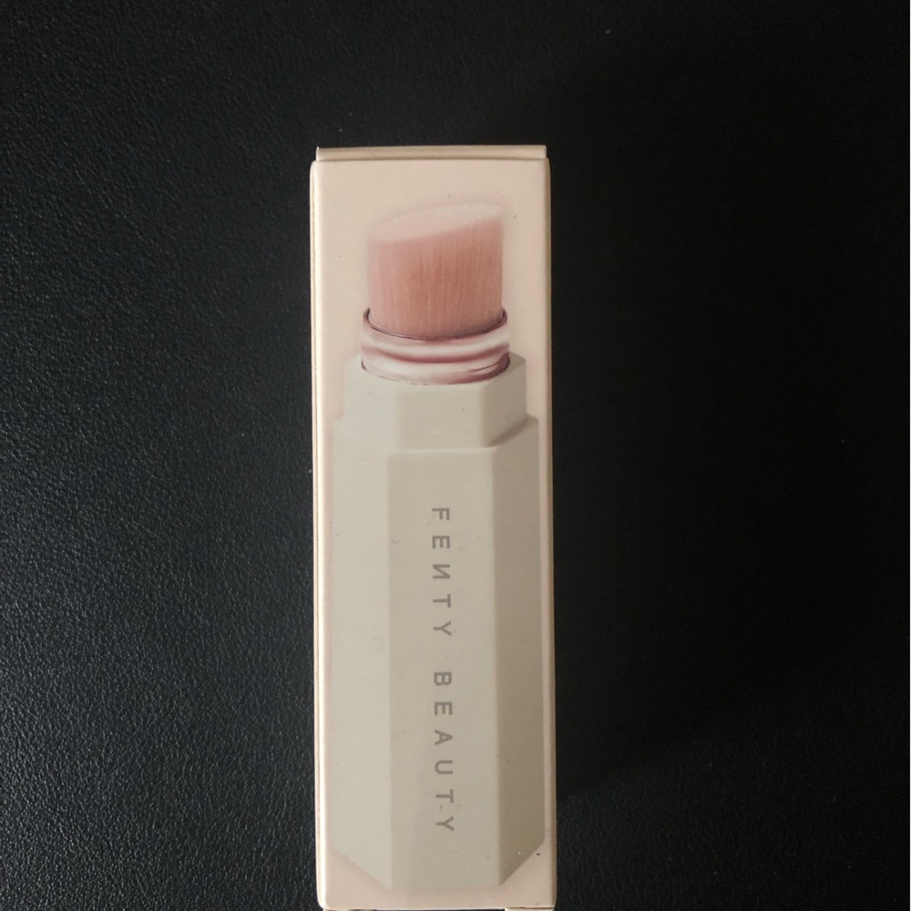 Fenty Beauty Mini Highlighter Brush
